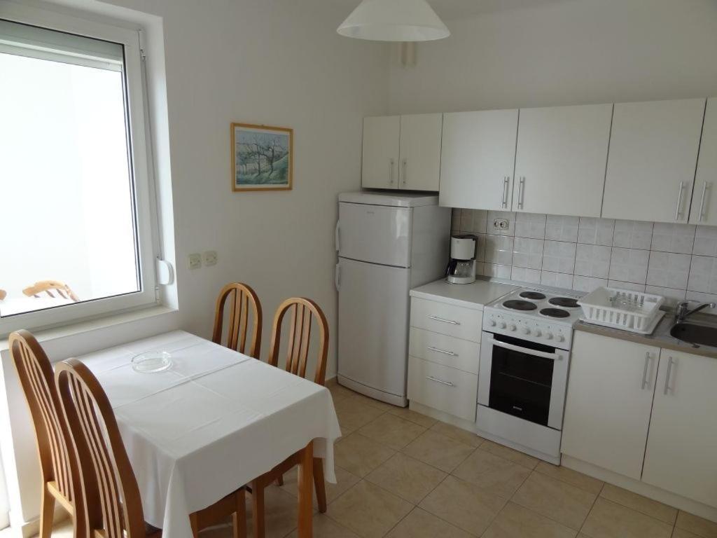 Apartments With A Parking Space Rab - 16359 Banjol Εξωτερικό φωτογραφία