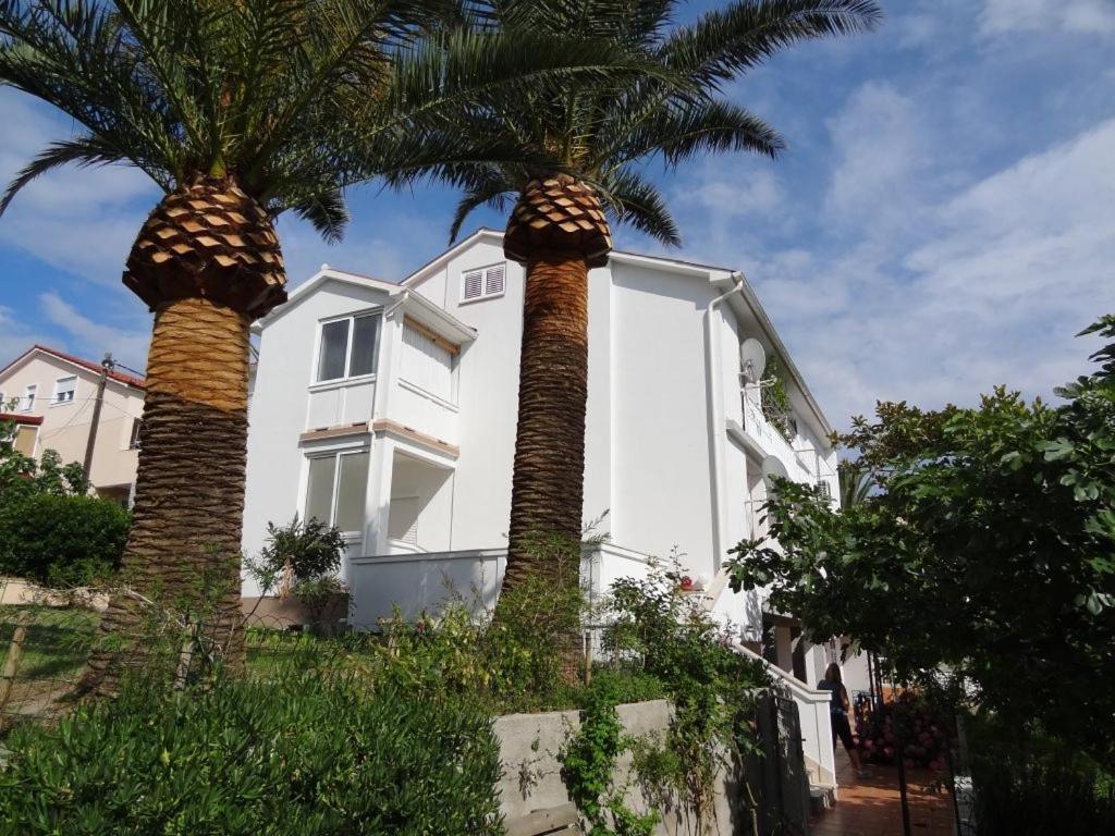 Apartments With A Parking Space Rab - 16359 Banjol Εξωτερικό φωτογραφία