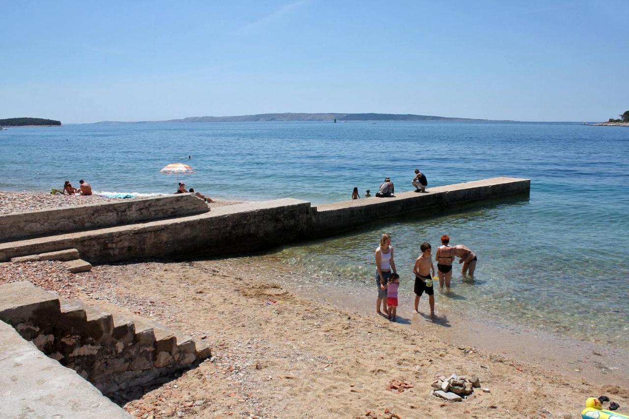 Apartments With A Parking Space Rab - 16359 Banjol Εξωτερικό φωτογραφία