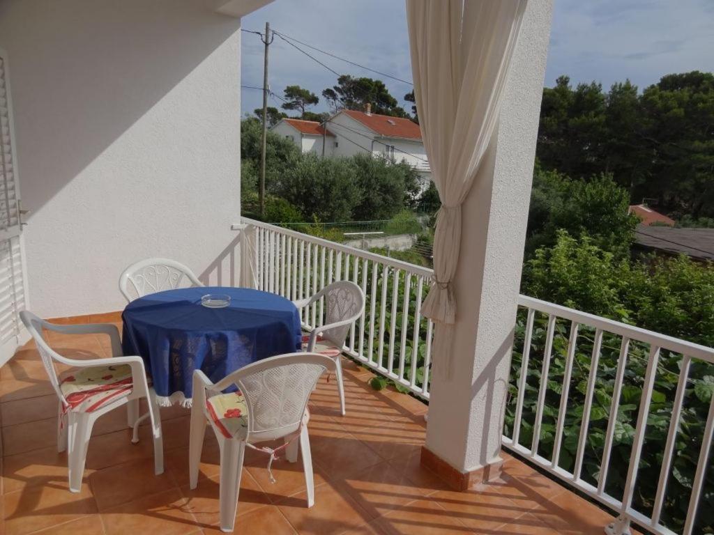 Apartments With A Parking Space Rab - 16359 Banjol Εξωτερικό φωτογραφία