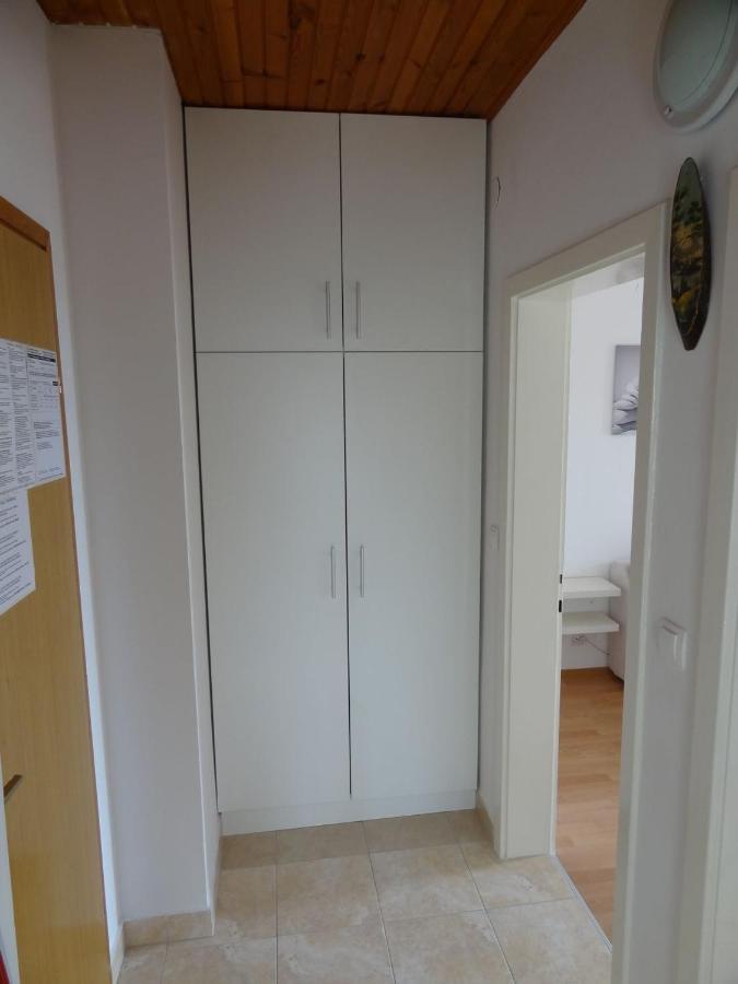 Apartments With A Parking Space Rab - 16359 Banjol Εξωτερικό φωτογραφία
